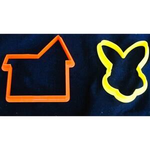 Wilton Cookie Cutters Easter Theme Cross, Egg, Rabbit, Church, Set of 4, Plastic